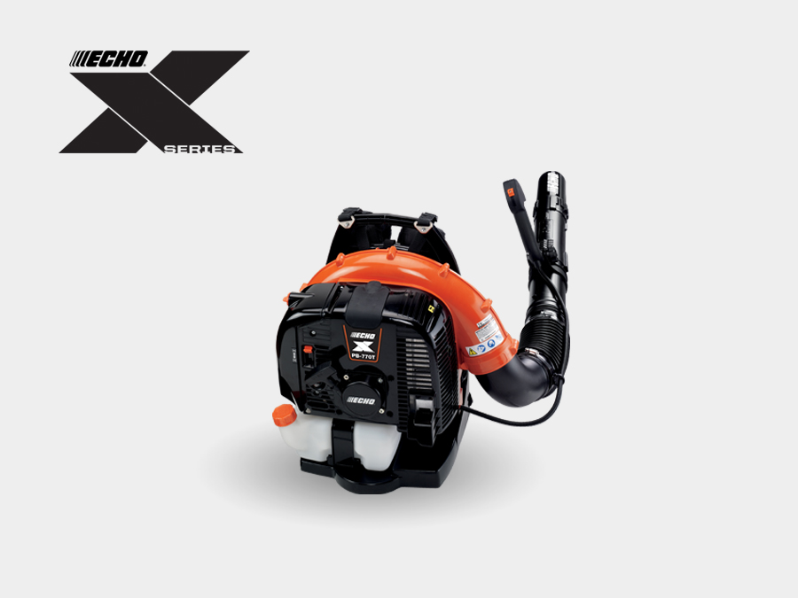 Soplador de mochila a gasolina X Series ECHO PB-770T, naranja y negro, con los controles montados en el tubo y el conjunto de tubos del soplador a la vista; no se muestra combustible.
