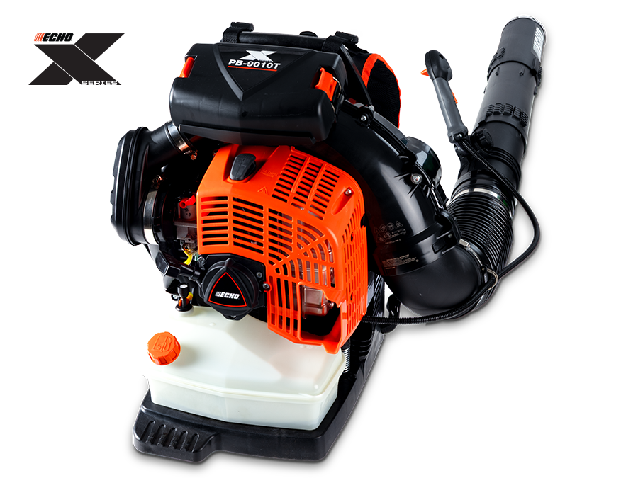 Soplador de mochila ECHO PB-9010T naranja y negro con el gatillo montado en el tubo; ECHO no especifica si la imagen es una fotografía o una representación.