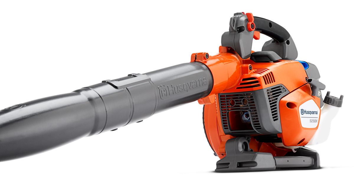 Soplador de gasolina de mano Husqvarna 525BX con boquilla redonda; la etiqueta del modelo exacto 525BX se ve en la imagen oficial de estilo de estudio.